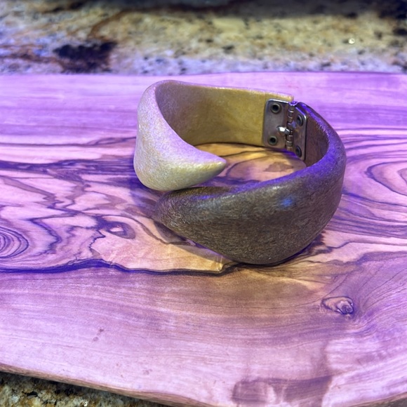 Bracelet, Wooden Design open in the front, 2 1/2, Two tones of brown - Picture 1 of 6